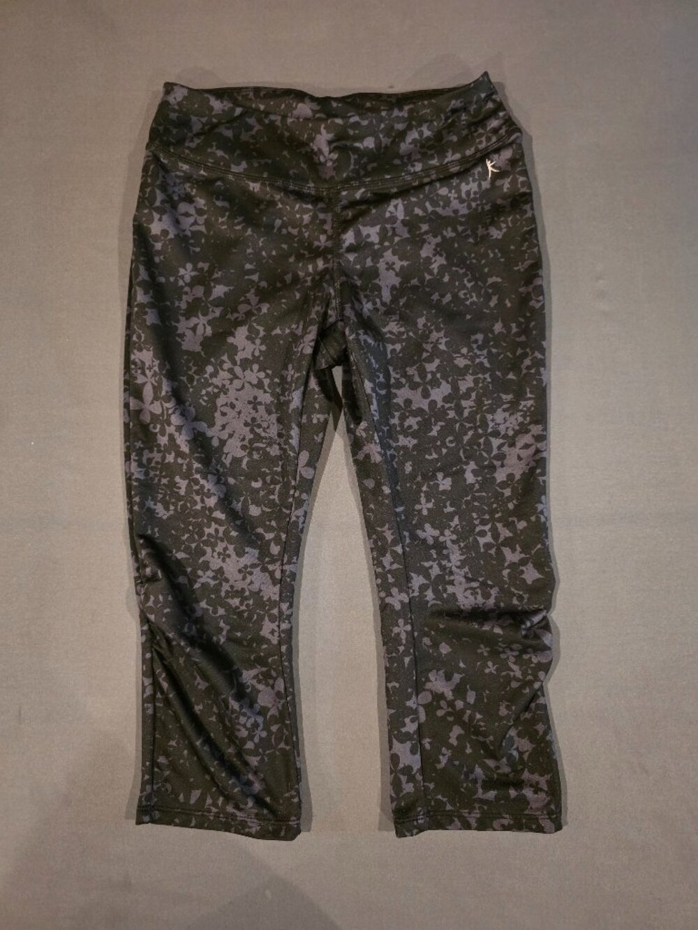 Danskin Now Women's Size S (4-6) Fitted Capri Leggings